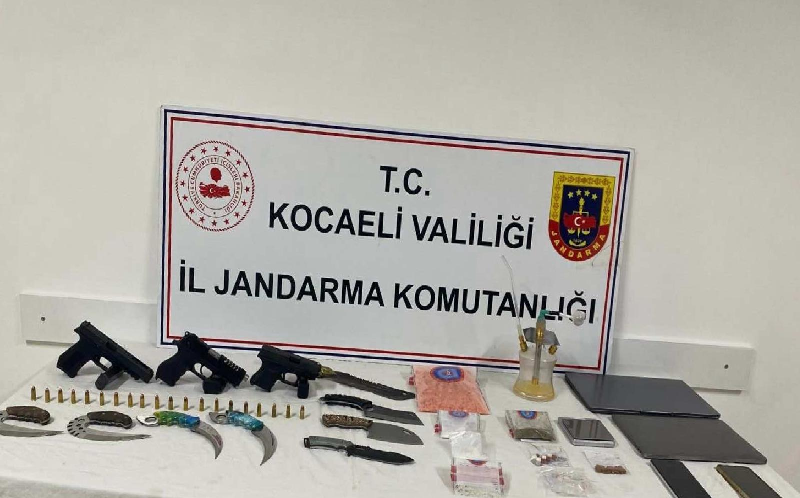 kocaelide-uyusturucu-operasyonunda-1-zanli-yakalandi-haberi-WPCKgYO9.jpg