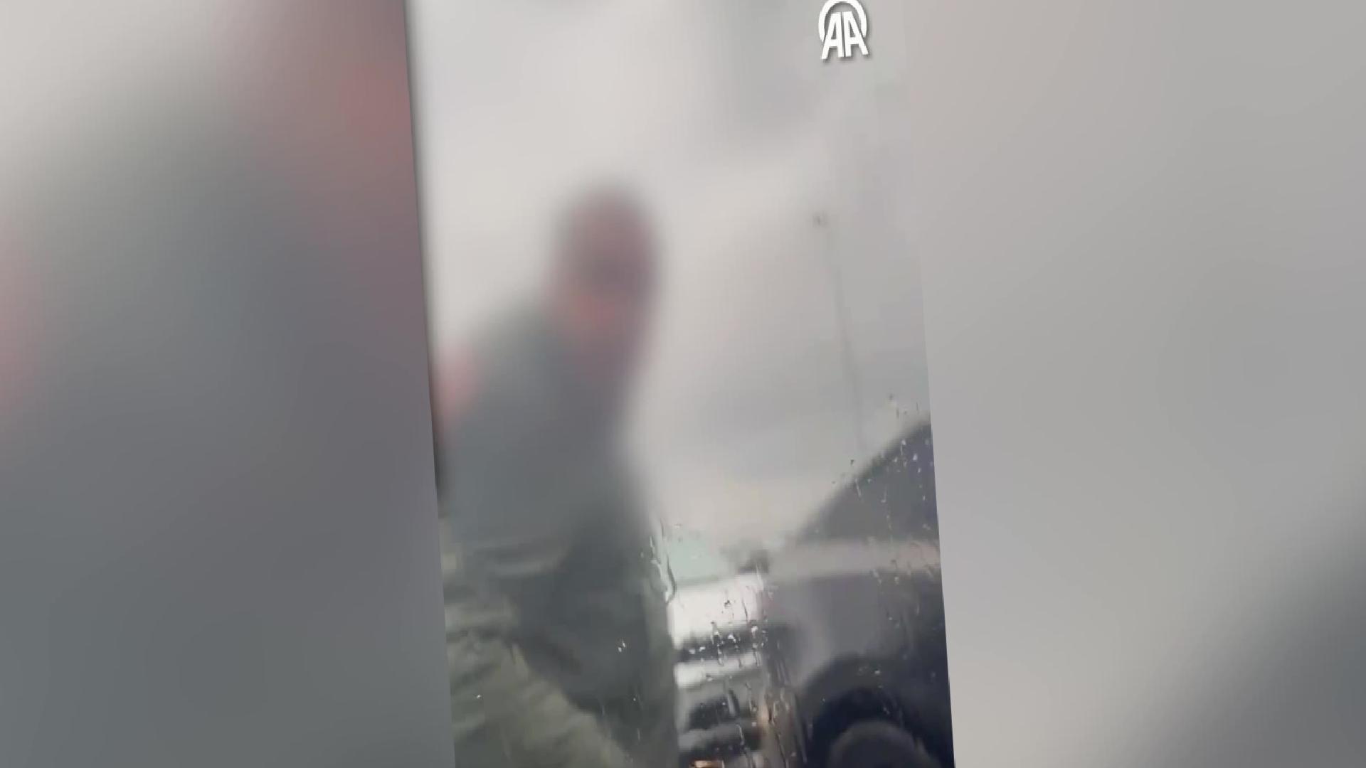 kucukcekmecede-trafik-tartismasinda-araca-saldiri-cep-telefonu-kamerasinda-haberi-37ATm2PE.jpg