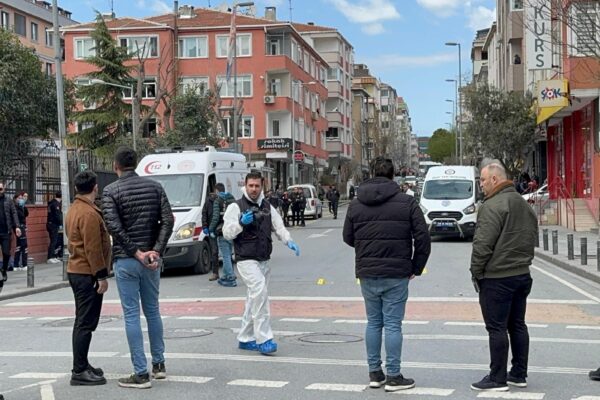 Küçükçekmece’deki silahlı saldırıda 1 kişi öldü, 1 kişi yaralandı haberi