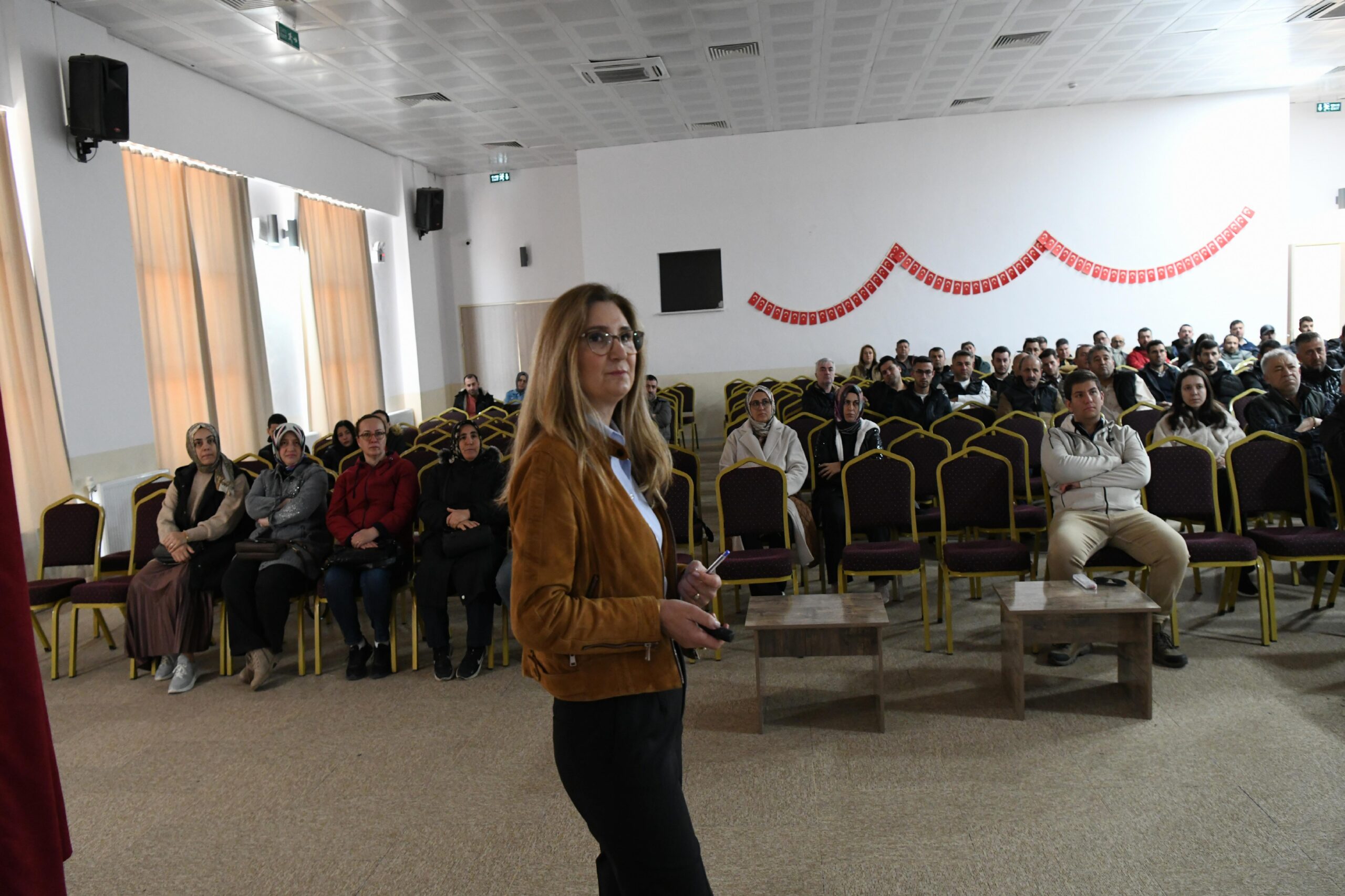 lapsekide-is-sagligi-ve-guvenligi-kursu-verildi-haberi-luW8KhPh.jpg