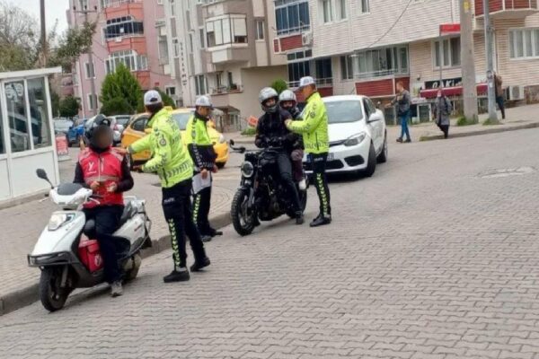 Lüleburgaz’da polis ekipleri trafik denetimi yaptı haberi