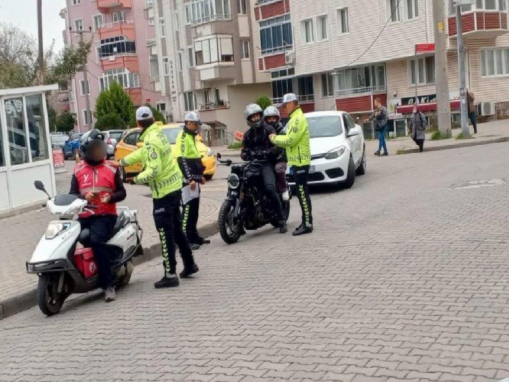 luleburgazda-polis-ekipleri-trafik-denetimi-yapti-haberi-UYW6tSH8.jpg