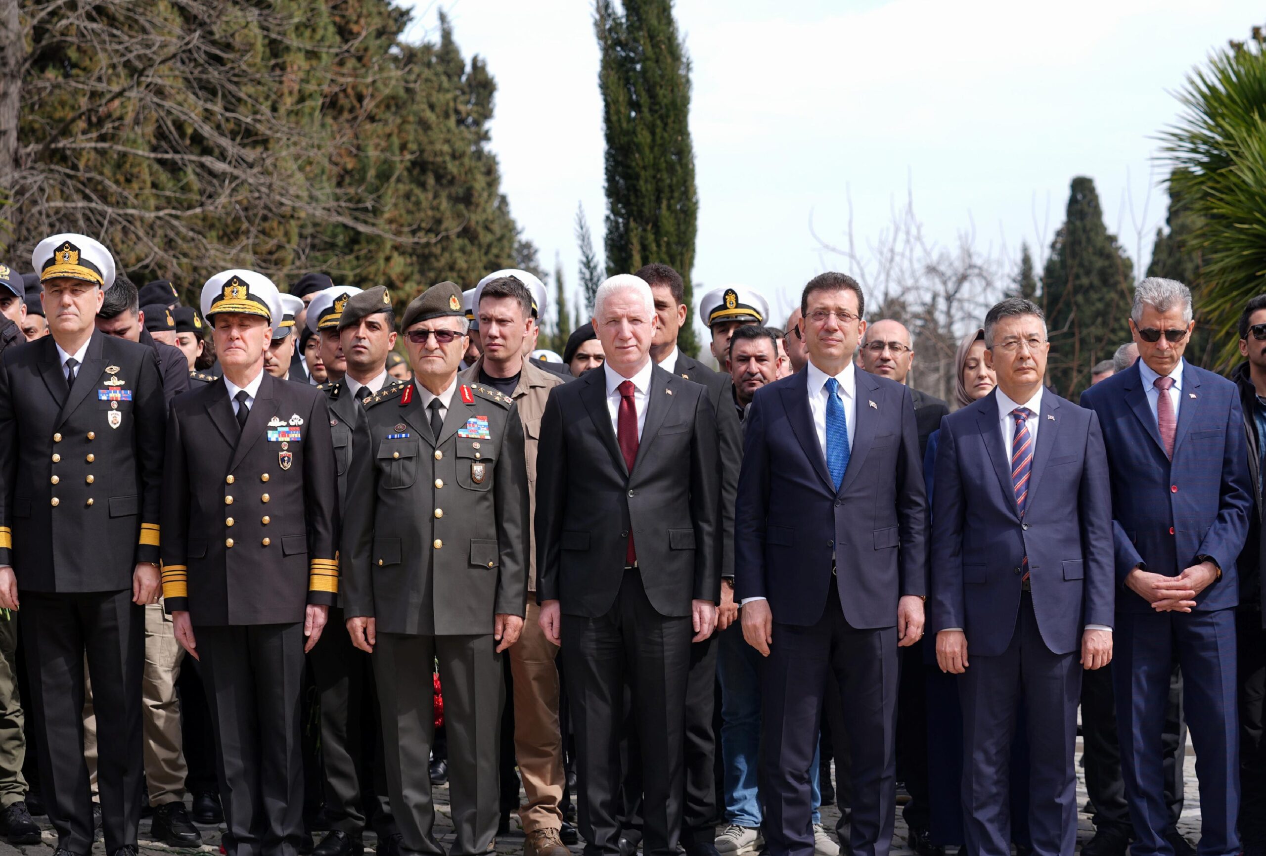 mehmet-akif-ersoy-istiklal-marsinin-kabulunun-104-yilinda-kabri-basinda-anildi-haberi-Flz5qM6l.jpg