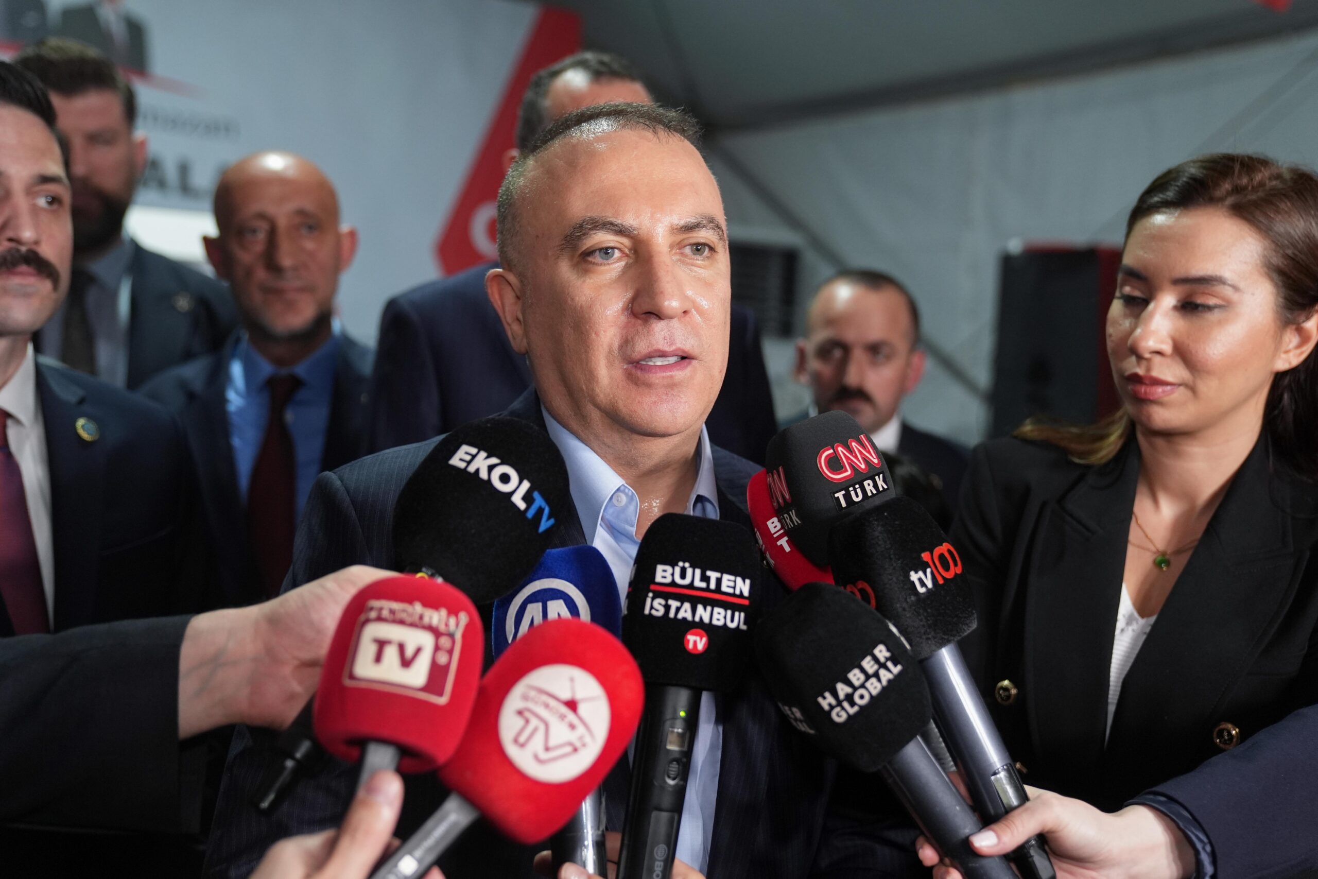 mhpli-yonter-partisinin-pendikteki-iftar-programina-katildi-haberi-HSP3Ose1.jpg