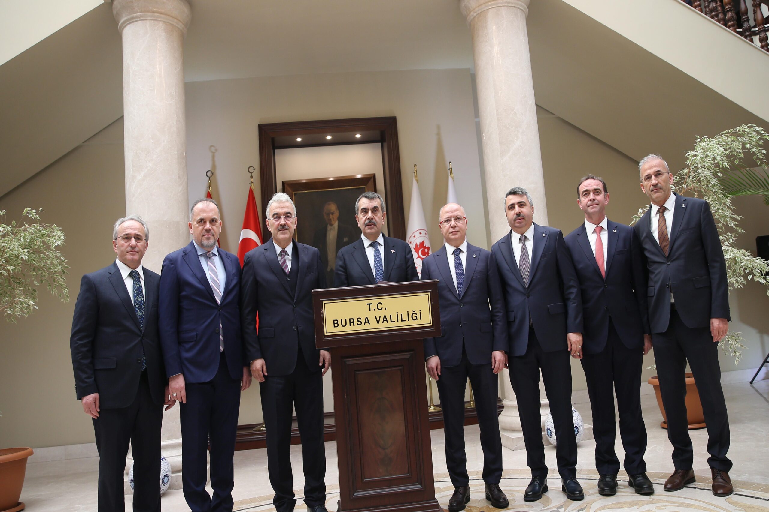 milli-egitim-bakani-tekin-bursada-egitim-degerlendirme-toplantisinin-ardindan-konustu-haberi-Je2leiHK.jpg
