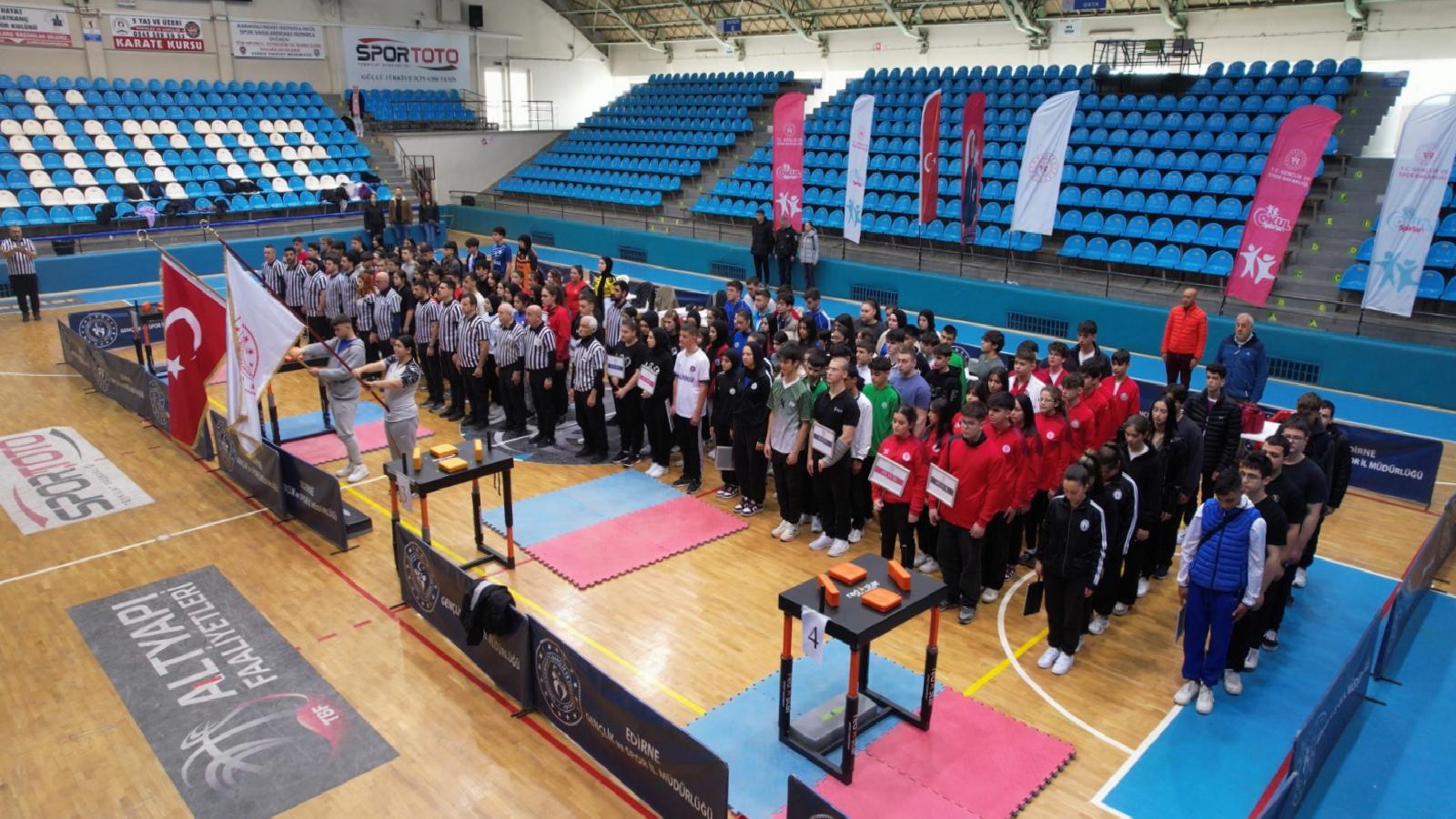 okul-sporlari-gencler-bilek-guresi-musabakalari-edirnede-basladi-haberi-6lzfEk7x.jpg