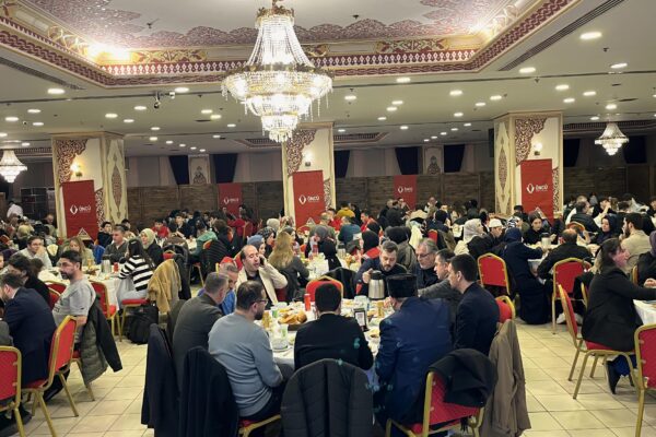 ÖNDER’in Öncü Spor Kulübü, imam hatipli şampiyon sporcuları iftarda buluşturdu haberi