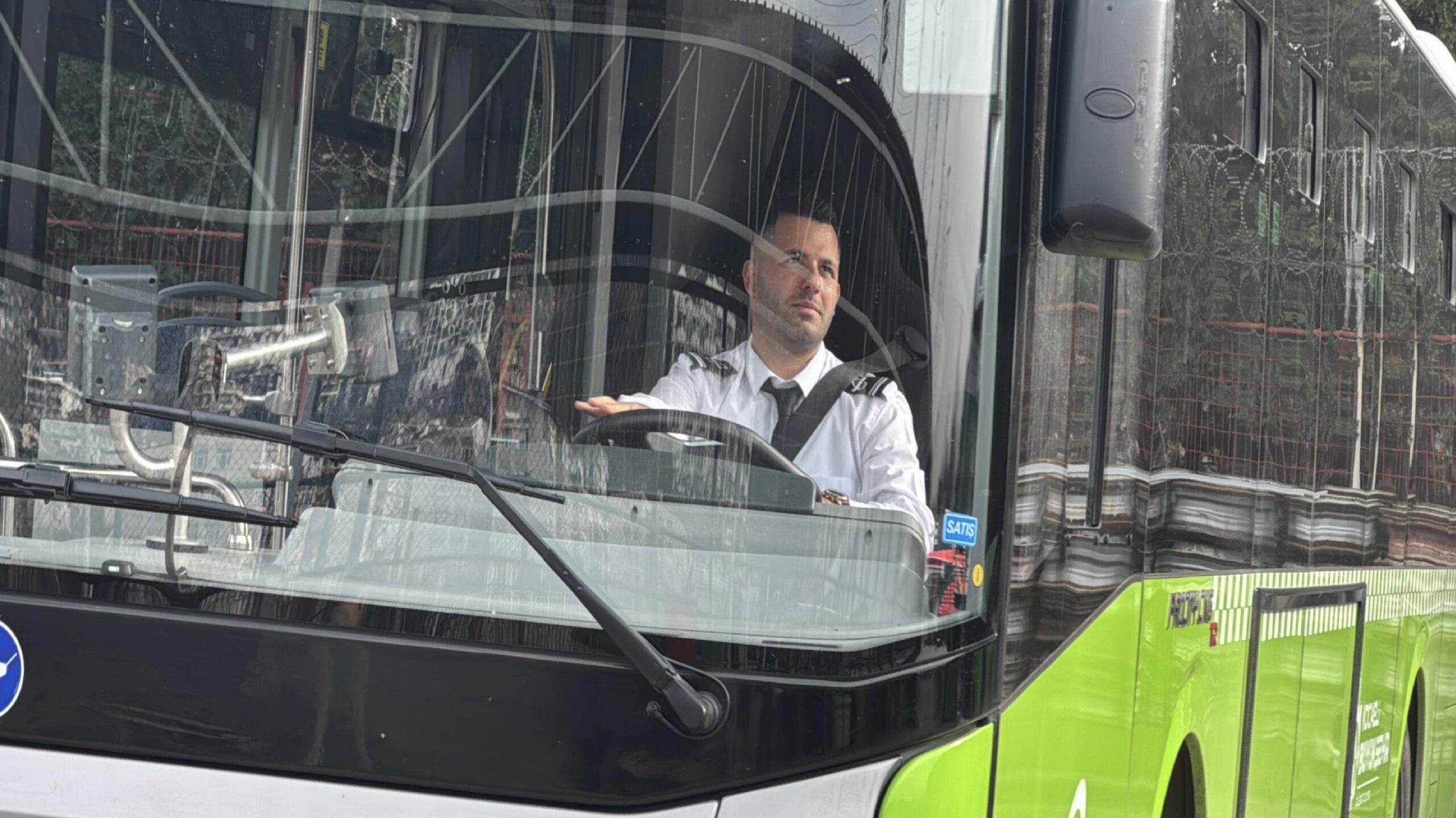 otobus-soforu-kaleci-samet-kaptan-esiyle-kurdugu-akademide-file-bekcileri-yetistiriyor-haberi-tymkxZfC.jpg