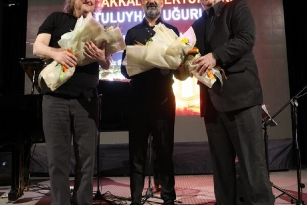 Piyanist Tuluyhan Uğurlu, Kocaeli’de konser verdi haberi