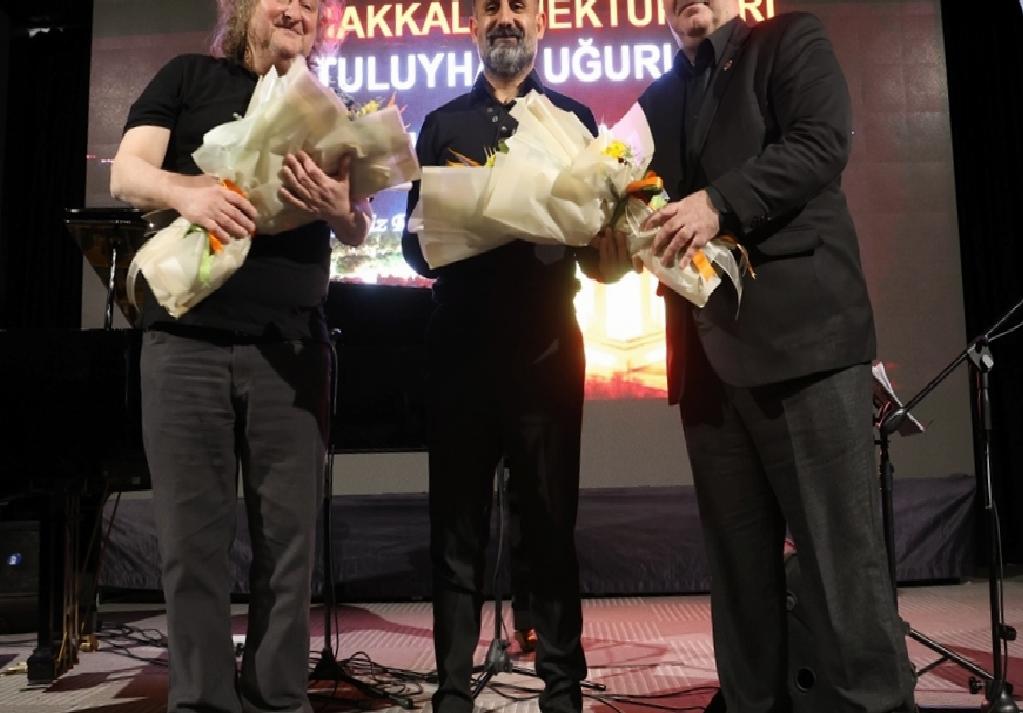 piyanist-tuluyhan-ugurlu-kocaelide-konser-verdi-haberi-GOYu6aRF.jpg