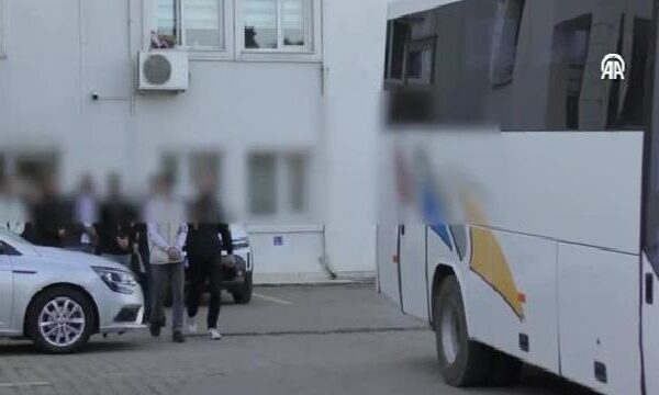 Sakarya merkezli dolandırıcılık operasyonunda yakalanan 5 şüpheli tutuklandı haberi