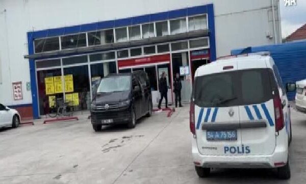 Sakarya’da 3 iş yerine düzenlediği silahlı saldırıda 1 kişiyi öldüren şüpheli tutuklandı haberi