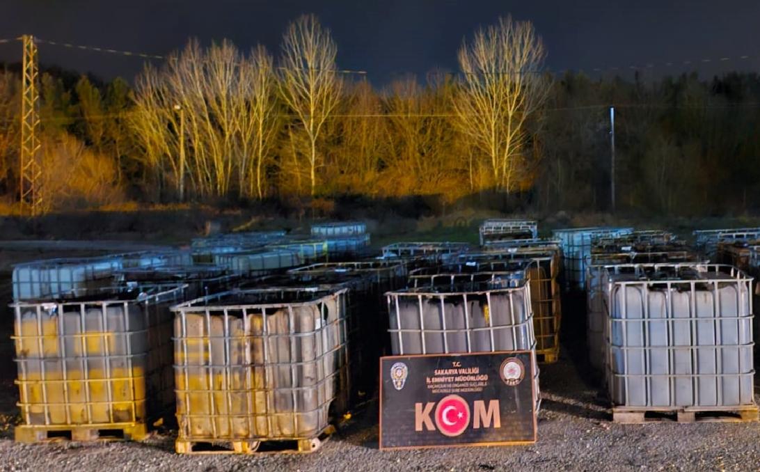 sakaryada-370-bin-litre-kacak-akaryakit-ele-gecirildi-haberi-AeWrzbLP.jpg