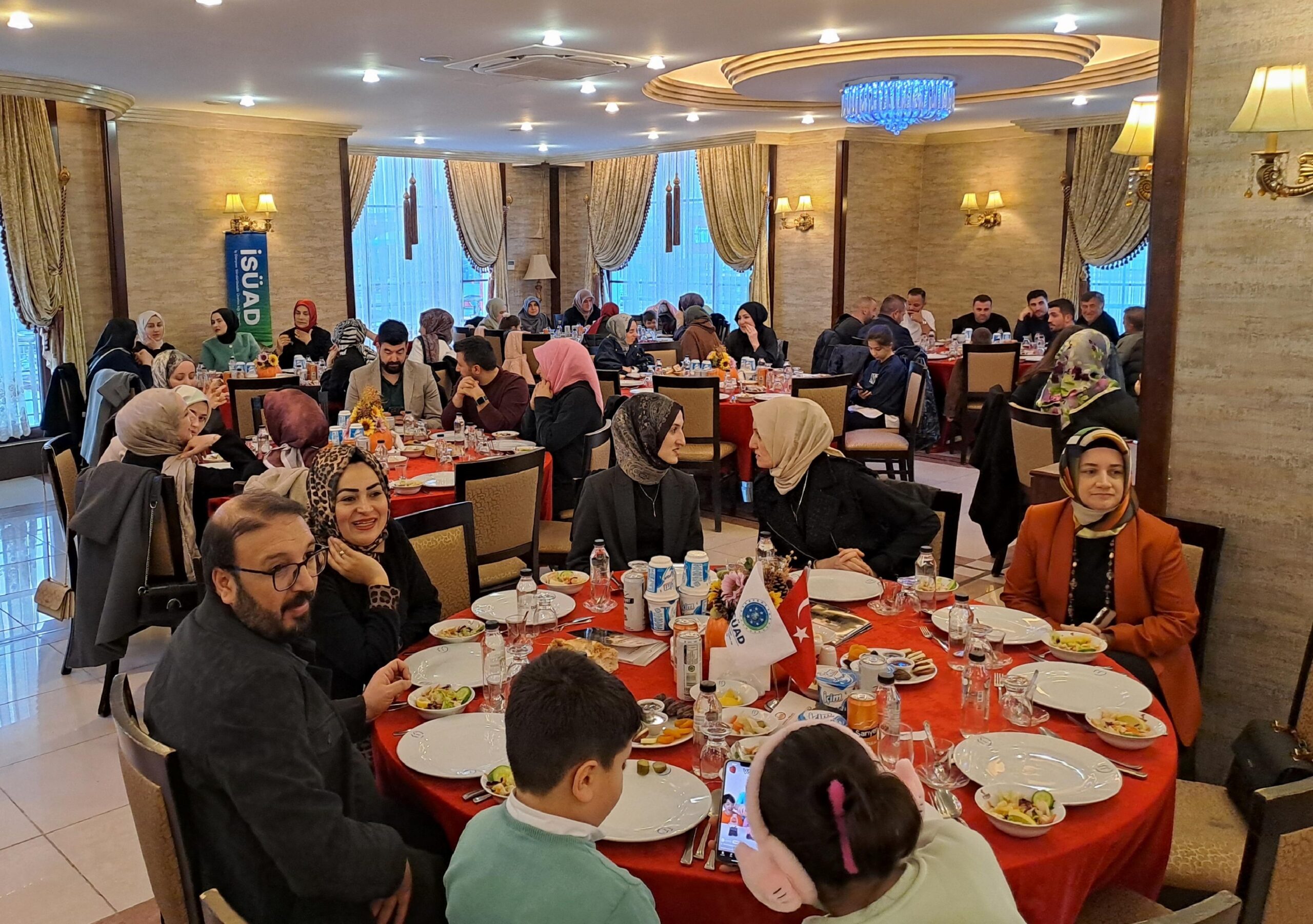 sakaryada-gazze-ve-filistine-destek-icin-iftar-programi-duzenlendi-haberi-mzS7LeLI.jpg