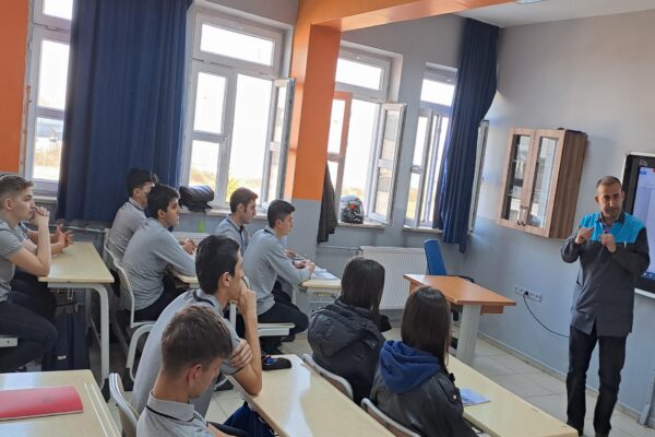 Sakarya’da Mesleki Eğitim Merkezi programıyla sektöre nitelikli iş gücü kazandırılıyor haberi