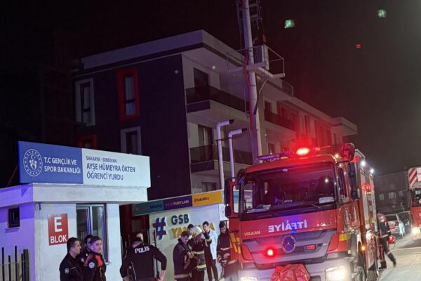 Sakarya’da öğrenci yurdunda çıkan yangın nedeniyle yurt tahliye edildi haberi