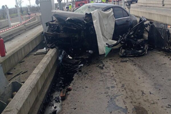 Sakarya’da trafik kazasında evli çift öldü, bebekleri yaralandı haberi
