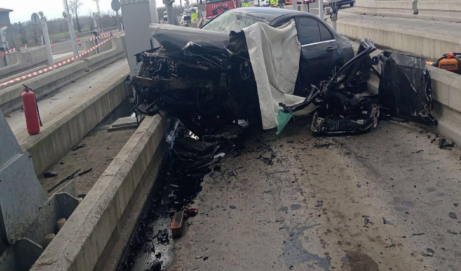 sakaryada-trafik-kazasinda-evli-cift-oldu-bebekleri-yaralandi-haberi-pe2mEzeW.jpg