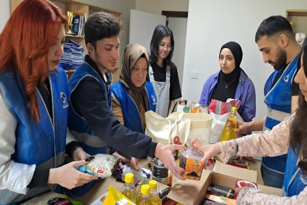 Sakarya’da üniversite öğrencileri ramazanda yardımlarıyla ihtiyaç sahiplerinin gönlüne dokunuyor haberi