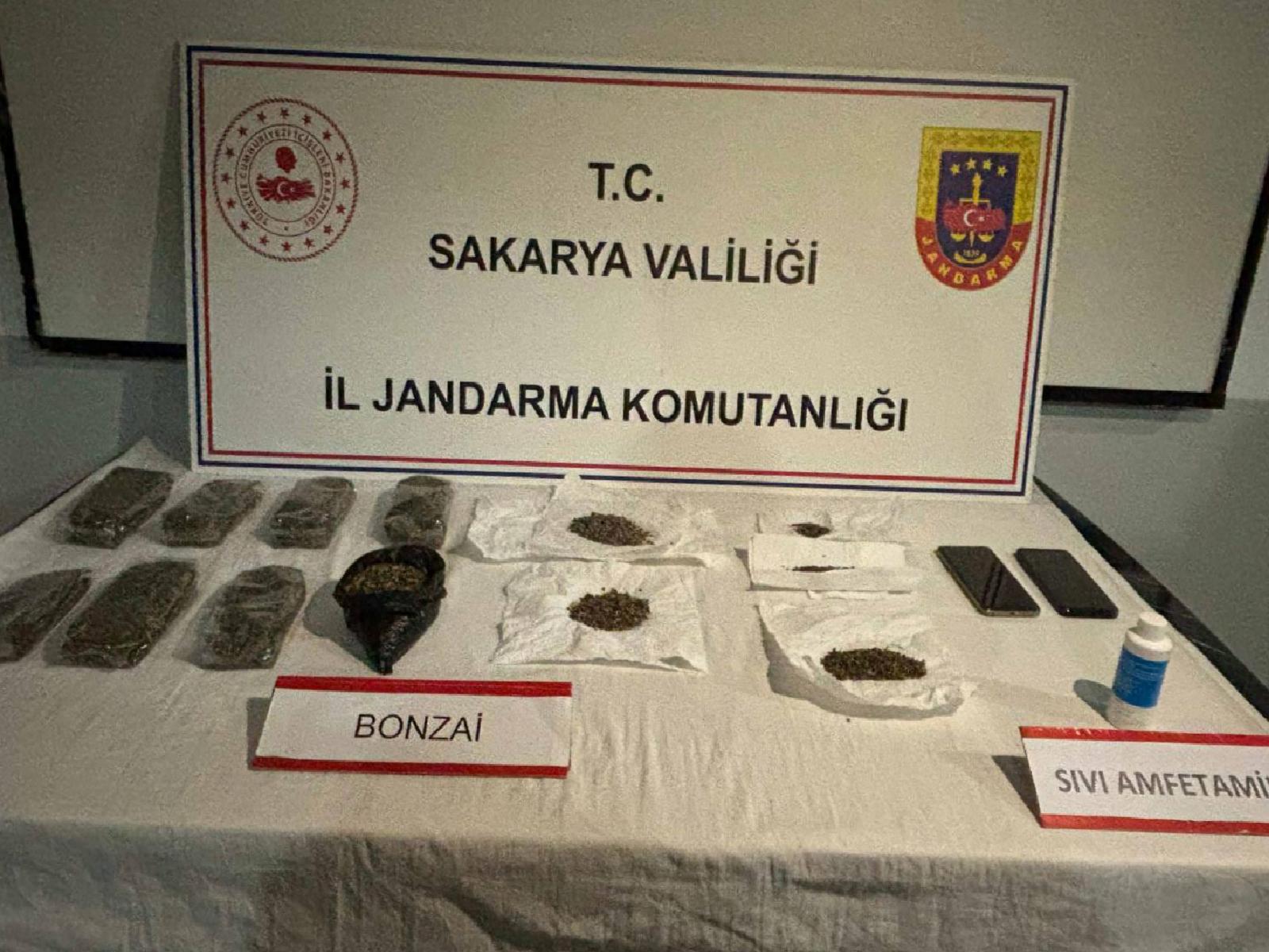 sakaryada-uyusturucu-operasyonunda-yakalanan-2-zanli-tutuklandi-haberi-t5TYUzxw.jpg