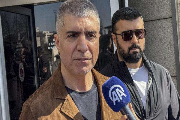 Sanatçı Özcan Deniz “imar kirliliğine neden olmak” suçundan ifade verdi haberi
