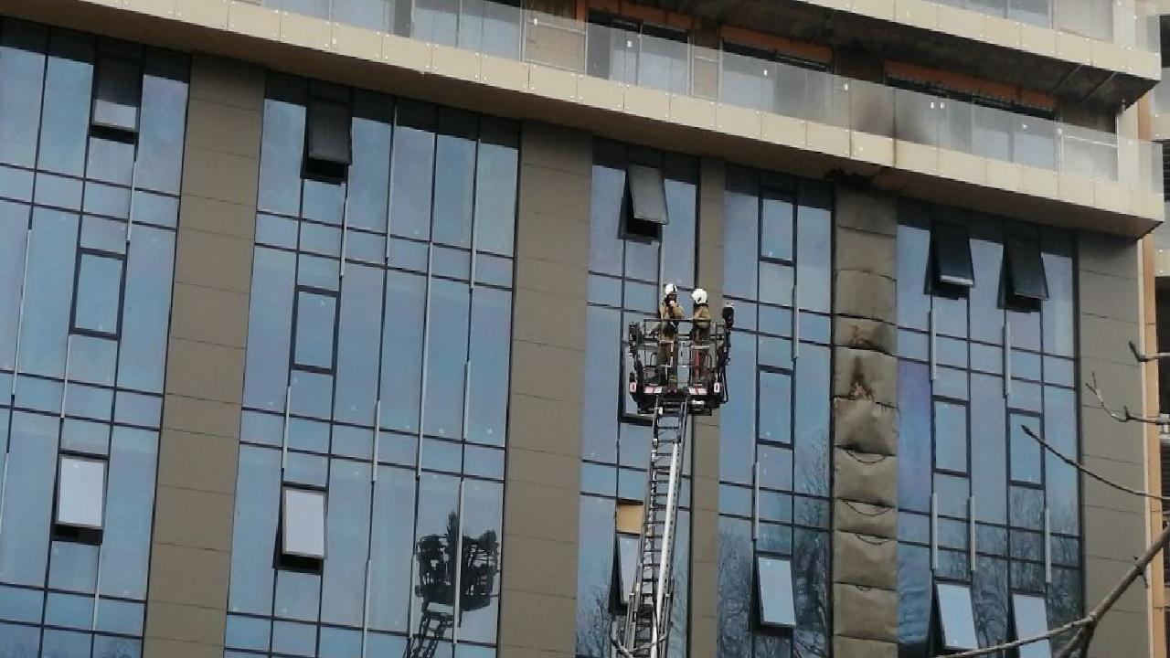 sariyerde-otel-insaatinda-cikan-yangin-sonduruldu-haberi-d2BAw6Ss.jpg