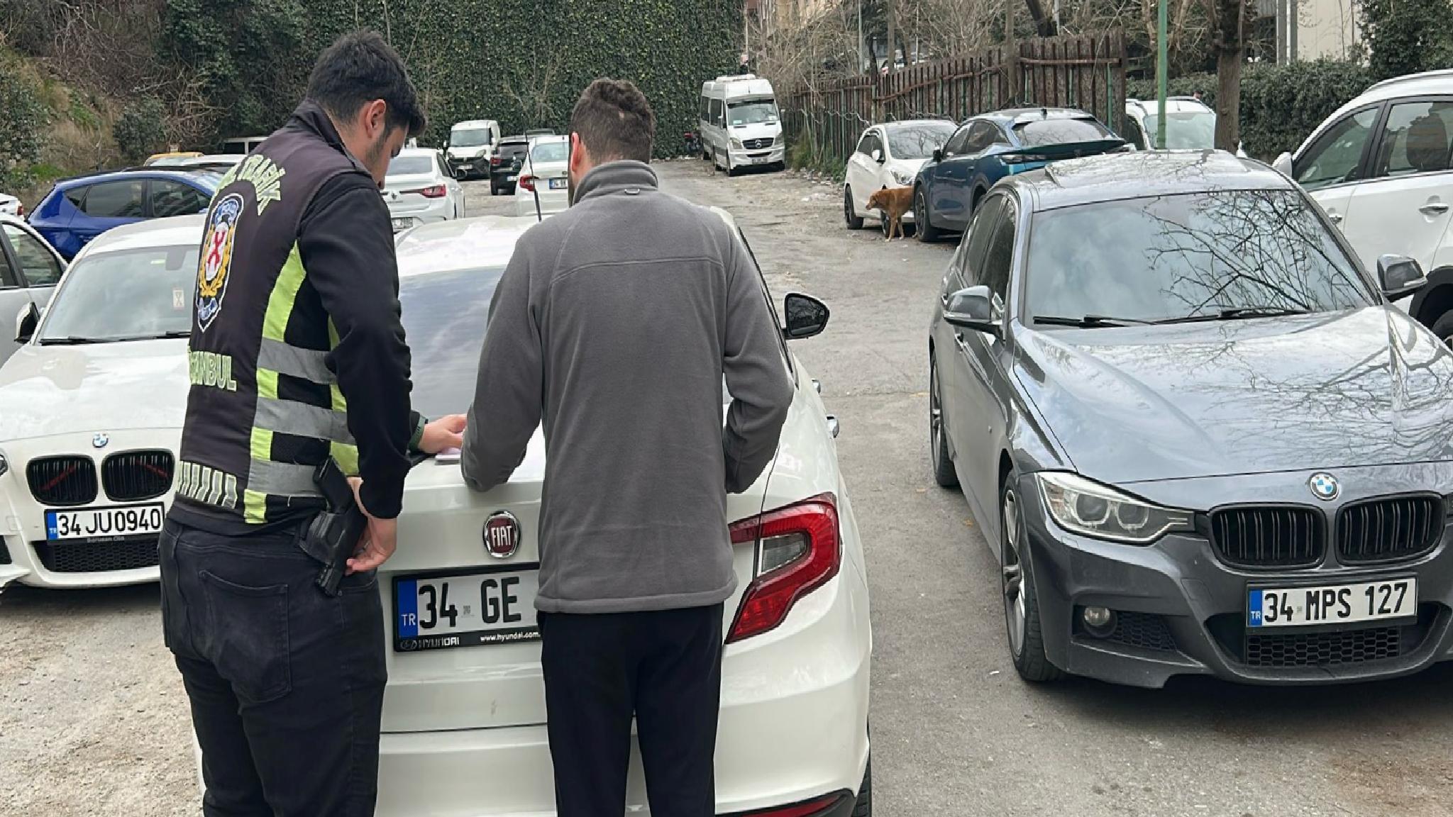 sariyerde-trafikte-makas-atarak-ilerleyen-surucuye-para-cezasi-haberi-duRmLTtg.jpg
