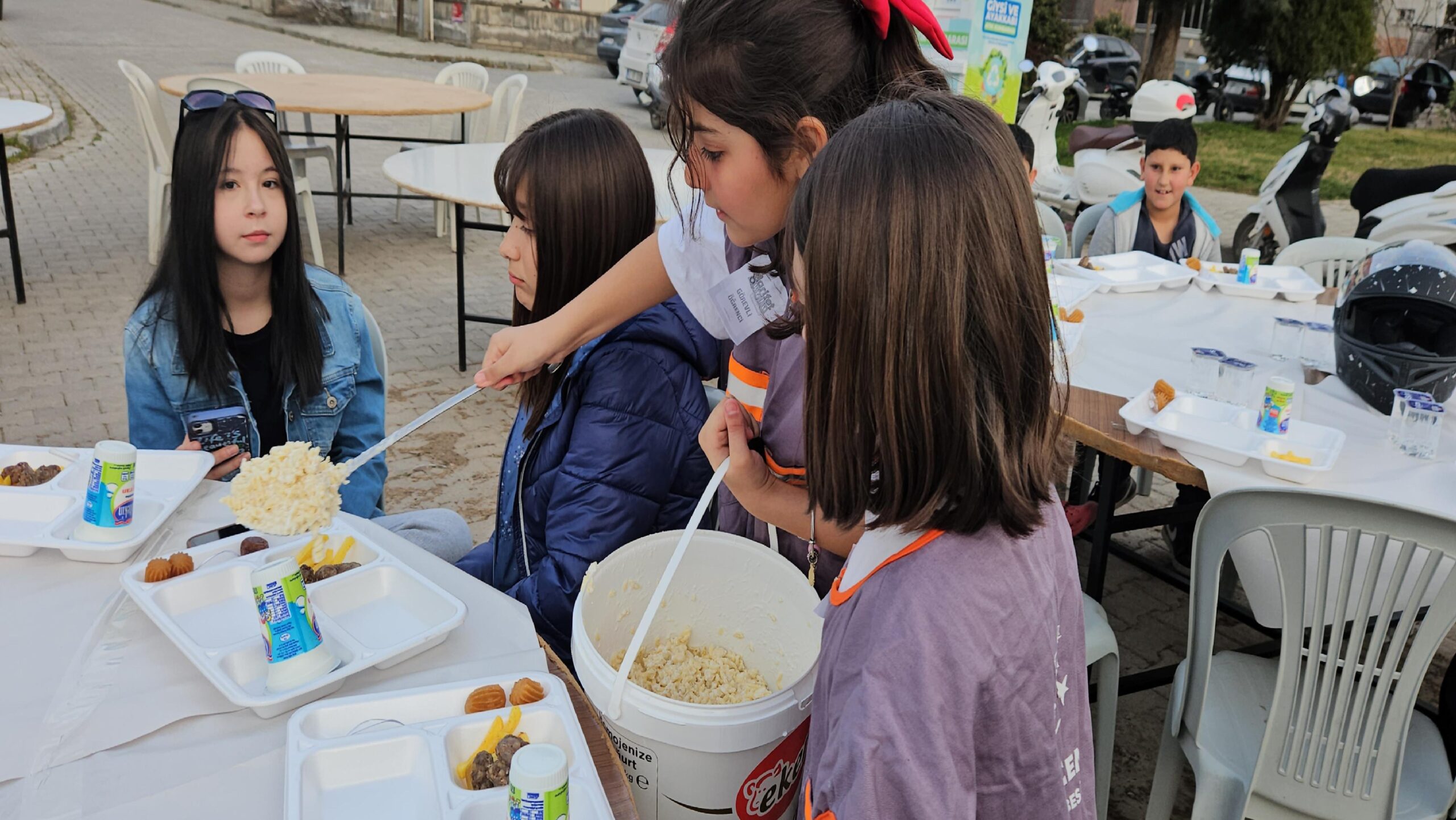 sindirgida-cocuklar-icin-iftar-programi-duzenlendi-haberi-P9KBLXGM.jpg