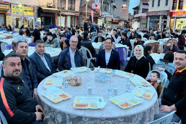 Sındırgı’da Galatasaray taraftarları iftar verdi haberi