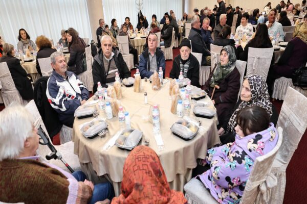 Sultangazi Belediyesi Bulgaristan’da iftar sofrası kurdu haberi