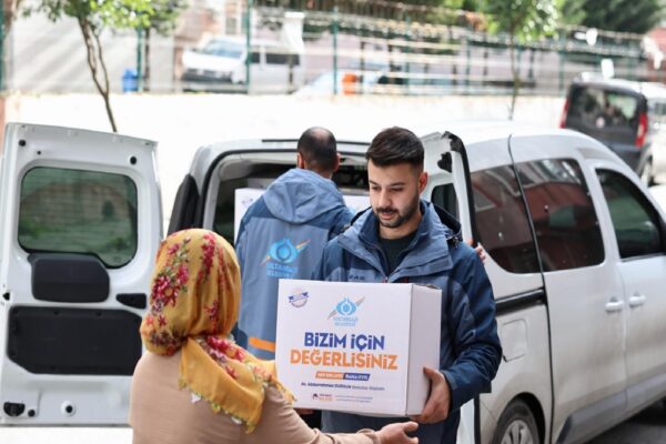 Sultangazi Belediyesi ramazanda ihtiyaç sahiplerini yalnız bırakmadı haberi