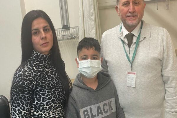 Tek böbrekle doğan 13 yaşındaki Faik, annesinden yapılan nakille sağlığına kavuştu haberi