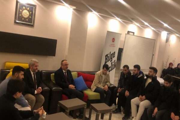 Tekirdağ Valisi Soytürk gençlerle bir araya geldi haberi