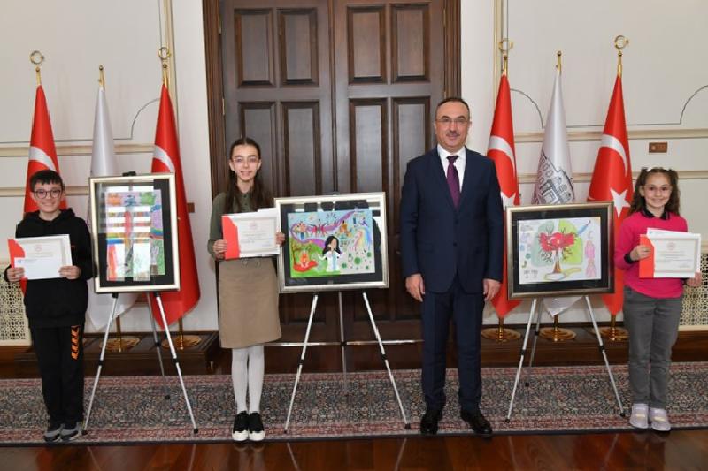 tekirdag-valisi-soyturk-resim-yarismasinda-dereceye-giren-ogrencileri-agirladi-haberi-jEfLtfrG.jpg