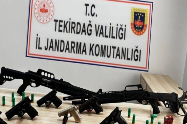 Tekirdağ’da bir evde 7 ruhsatsız tabanca ele geçirildi haberi