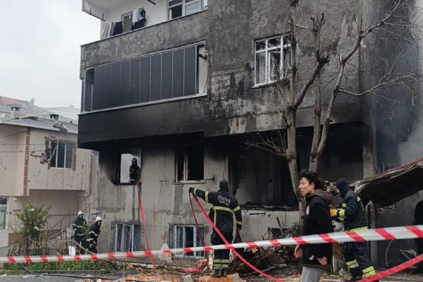 Tekirdağ’da bir evde doğal gaz kaynaklı patlamada 2 kişi yaralandı haberi