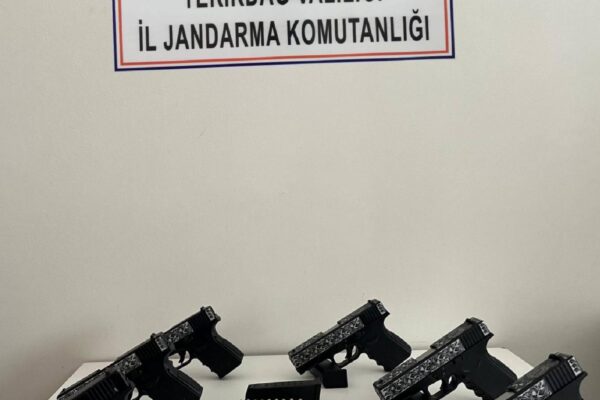 Tekirdağ’da bir otomobilde 6 ruhsatsız tabanca ele geçirildi haberi