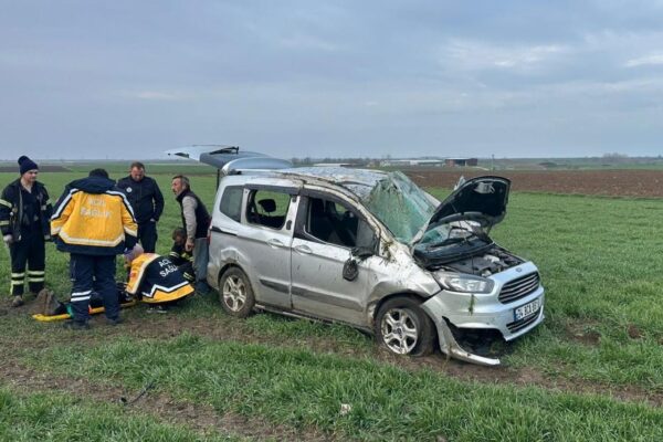 Tekirdağ’da devrilen hafif ticari araçtaki 4 kişi yaralandı haberi