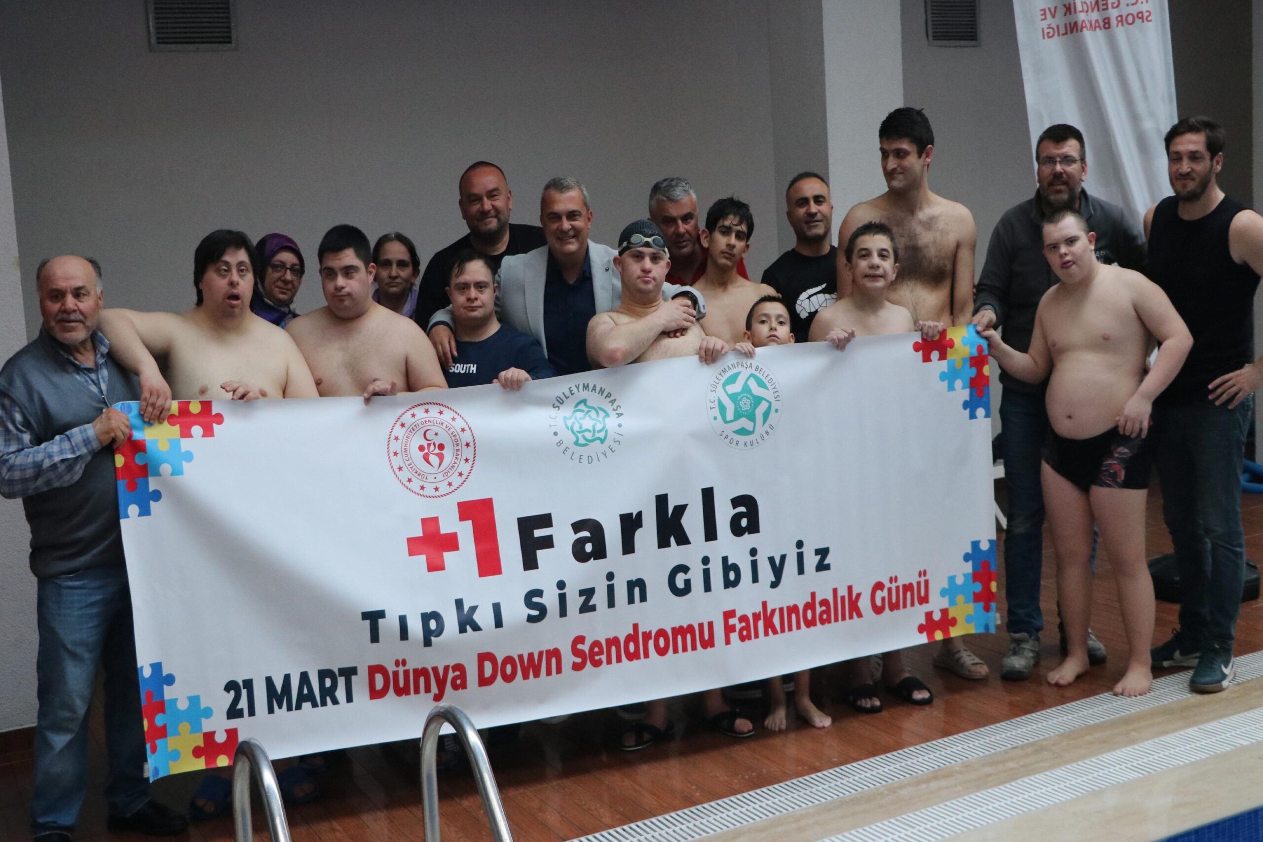 tekirdagda-down-sendromlu-cocuklar-yuzme-yarismasina-katildi-haberi-OB2JhwBY.jpg