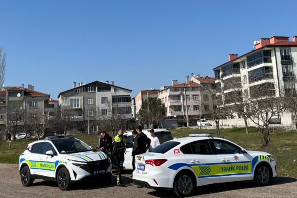 Tekirdağ’da drift atan iki araç sürücüsüne toplam 130 bin 138 lira ceza kesildi haberi
