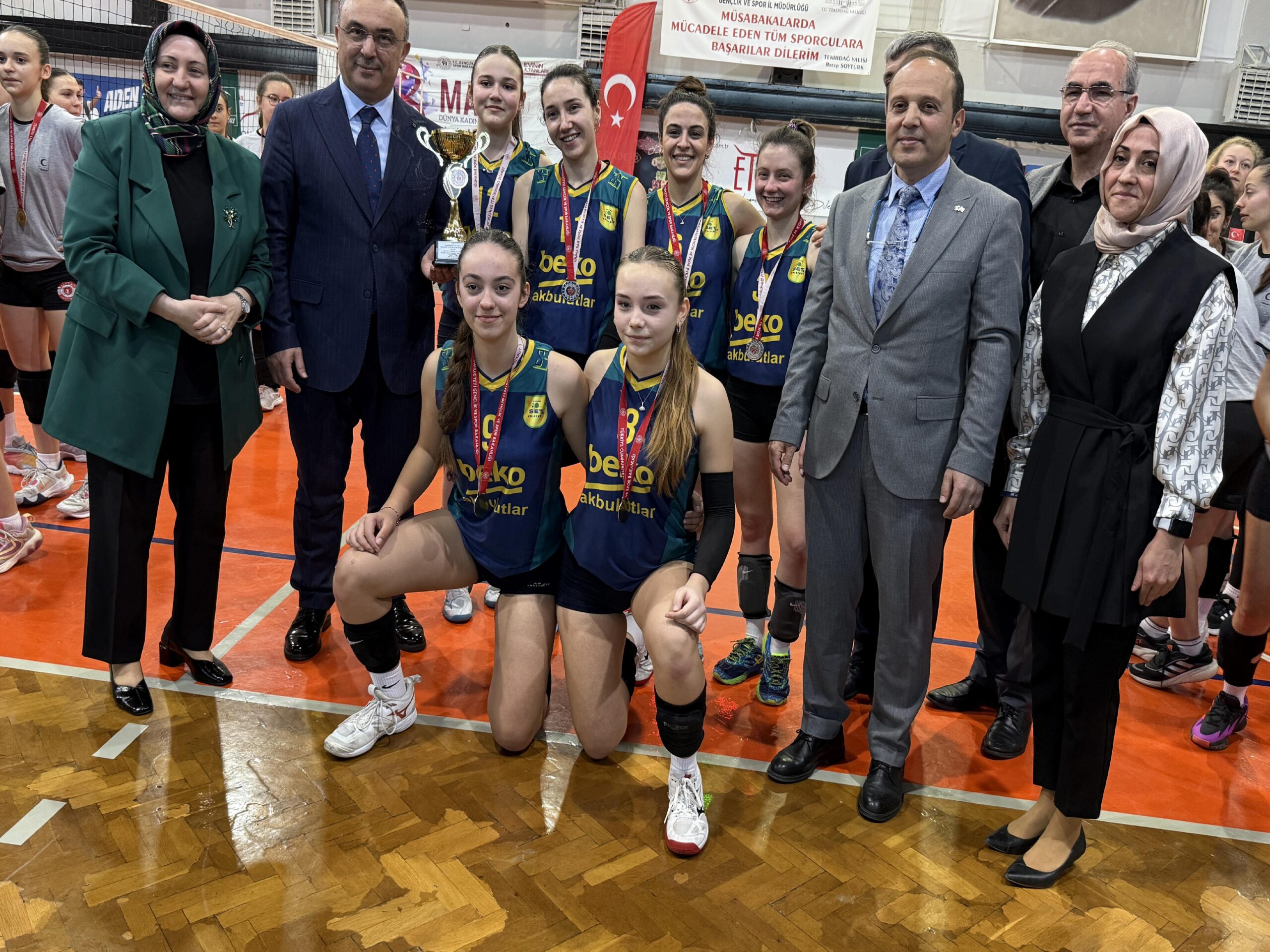 tekirdagda-evinin-sultanlari-voleybol-turnuvasi-sona-erdi-haberi-U1bvjJw4.jpg