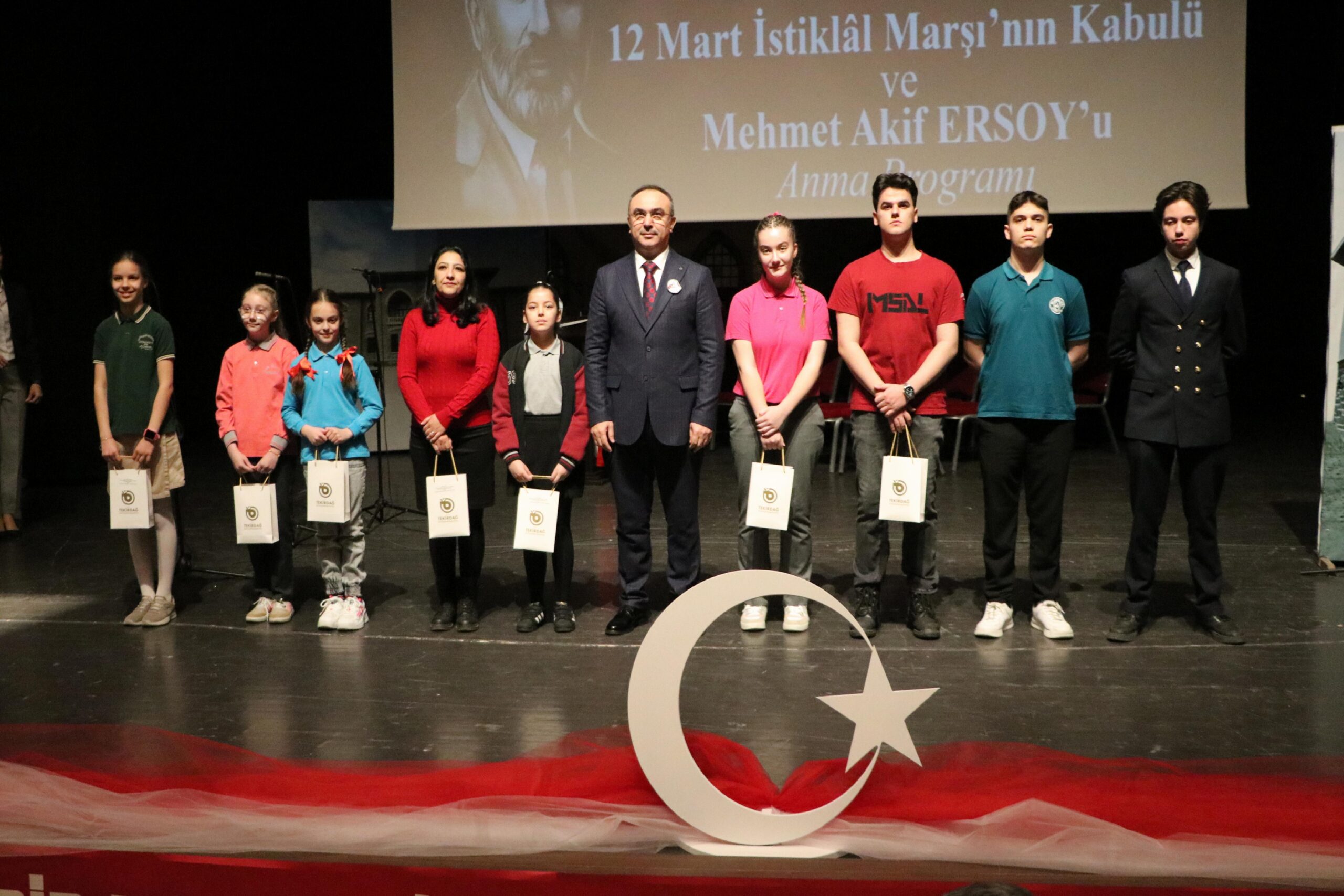 tekirdagda-istiklal-marsinin-kabulu-ve-mehmet-akif-ersoyu-anma-gunu-programi-duzenlendi-haberi-BQuS8fuy.jpg