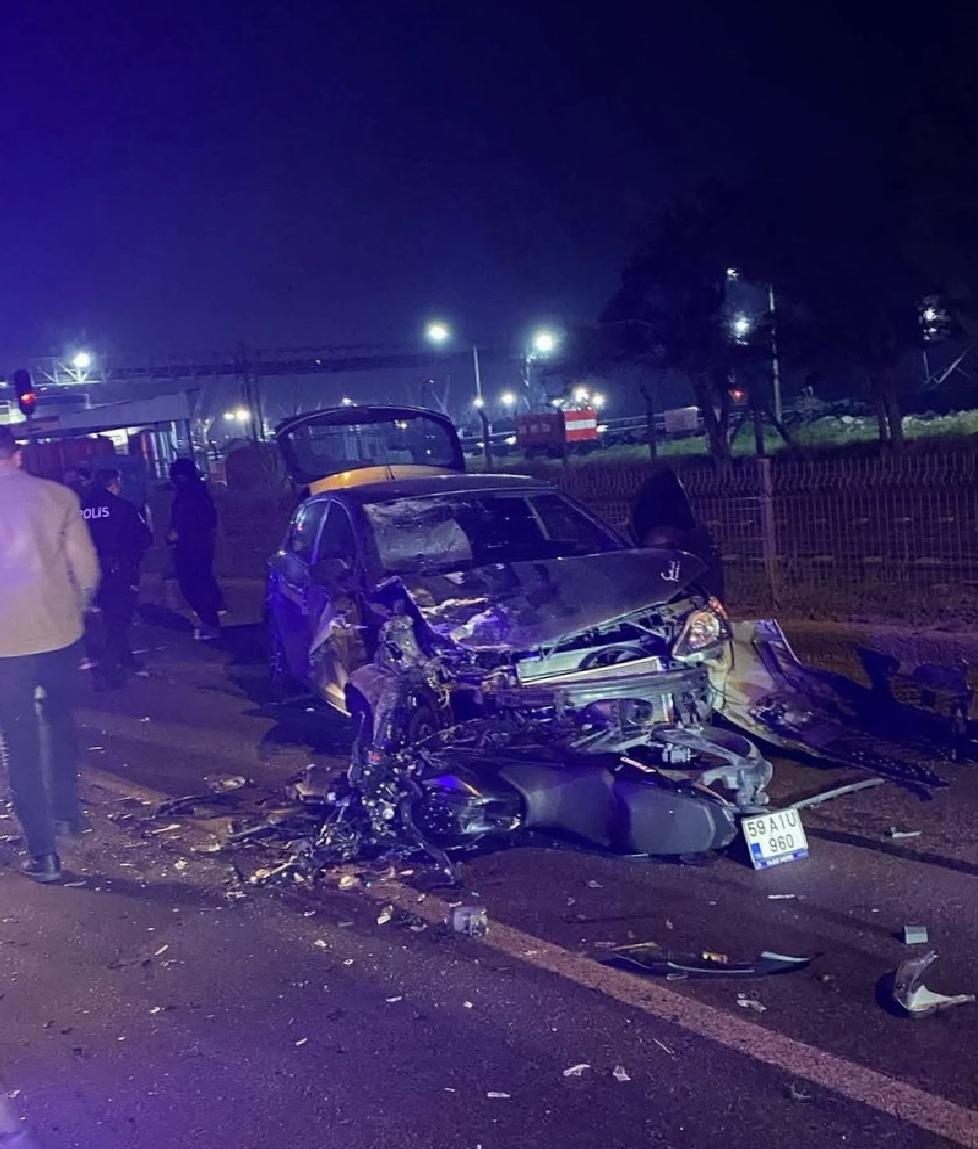 tekirdagda-otomobille-carpisan-motosikletteki-2-kisi-yaralandi-haberi-jxXN41X3.jpg