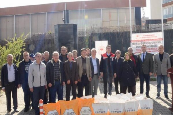 Tekirdağ’da üreticileri ayçiçek ve kanola tohumu dağıtıldı haberi