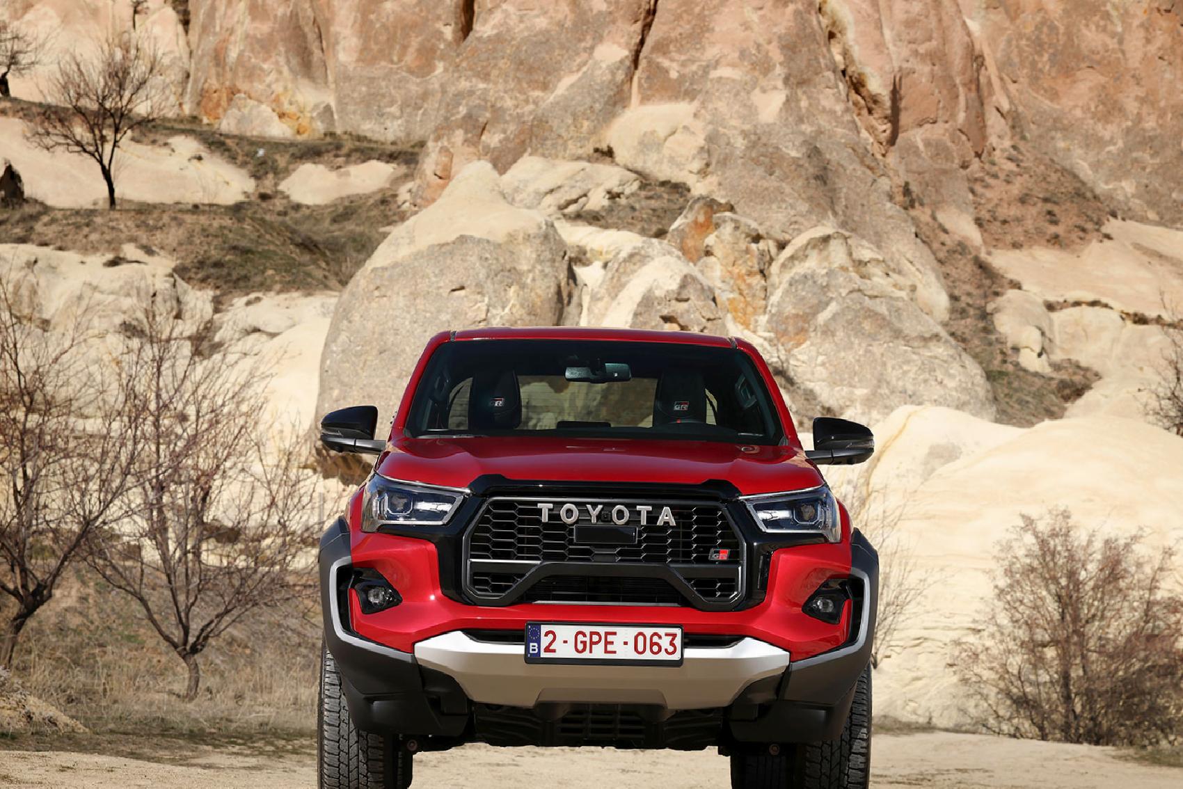 toyota-hilux-gr-sport-kapadokyada-tanitildi-haberi-EE6O5k9j.jpg
