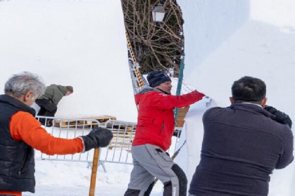 Türk akademisyenler, Fransa’da ikincilik kazanan kardan heykelle küresel ısınmaya dikkati çekti haberi