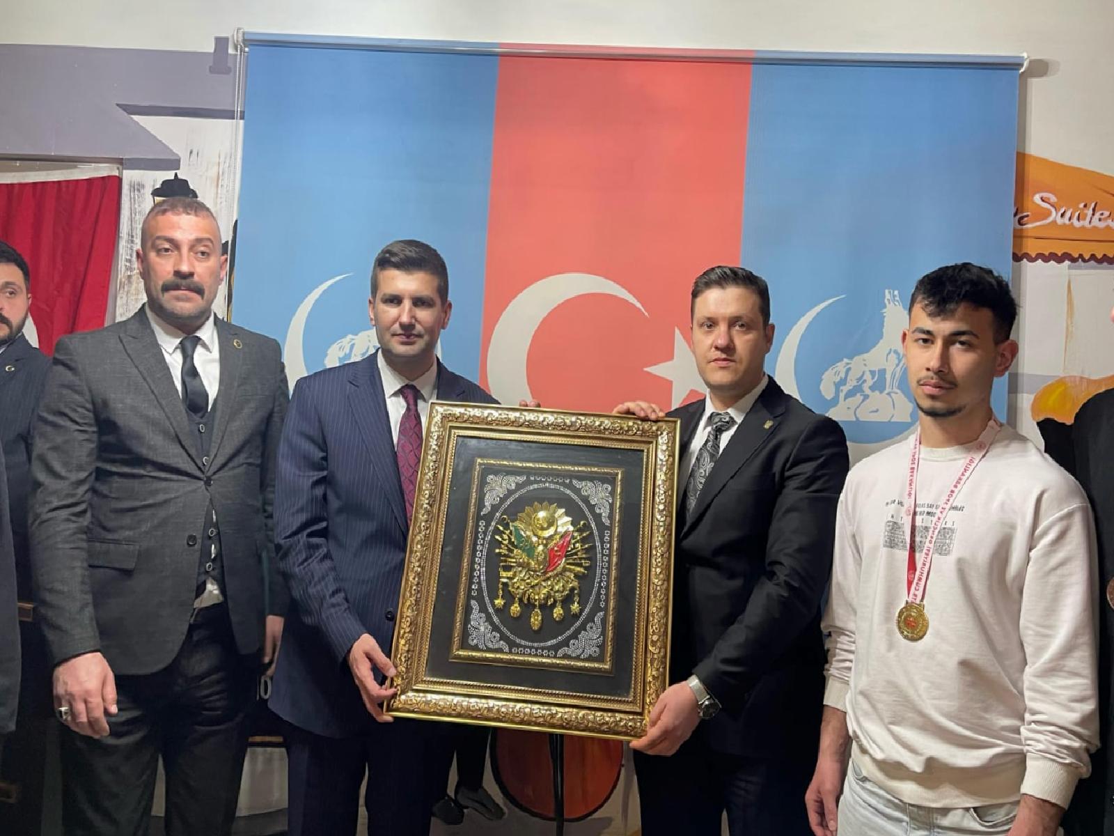 ulku-ocaklari-genel-baskani-yildirim-edirnede-teskilat-mensuplariyla-bulustu-haberi-l4GynqAT.jpg