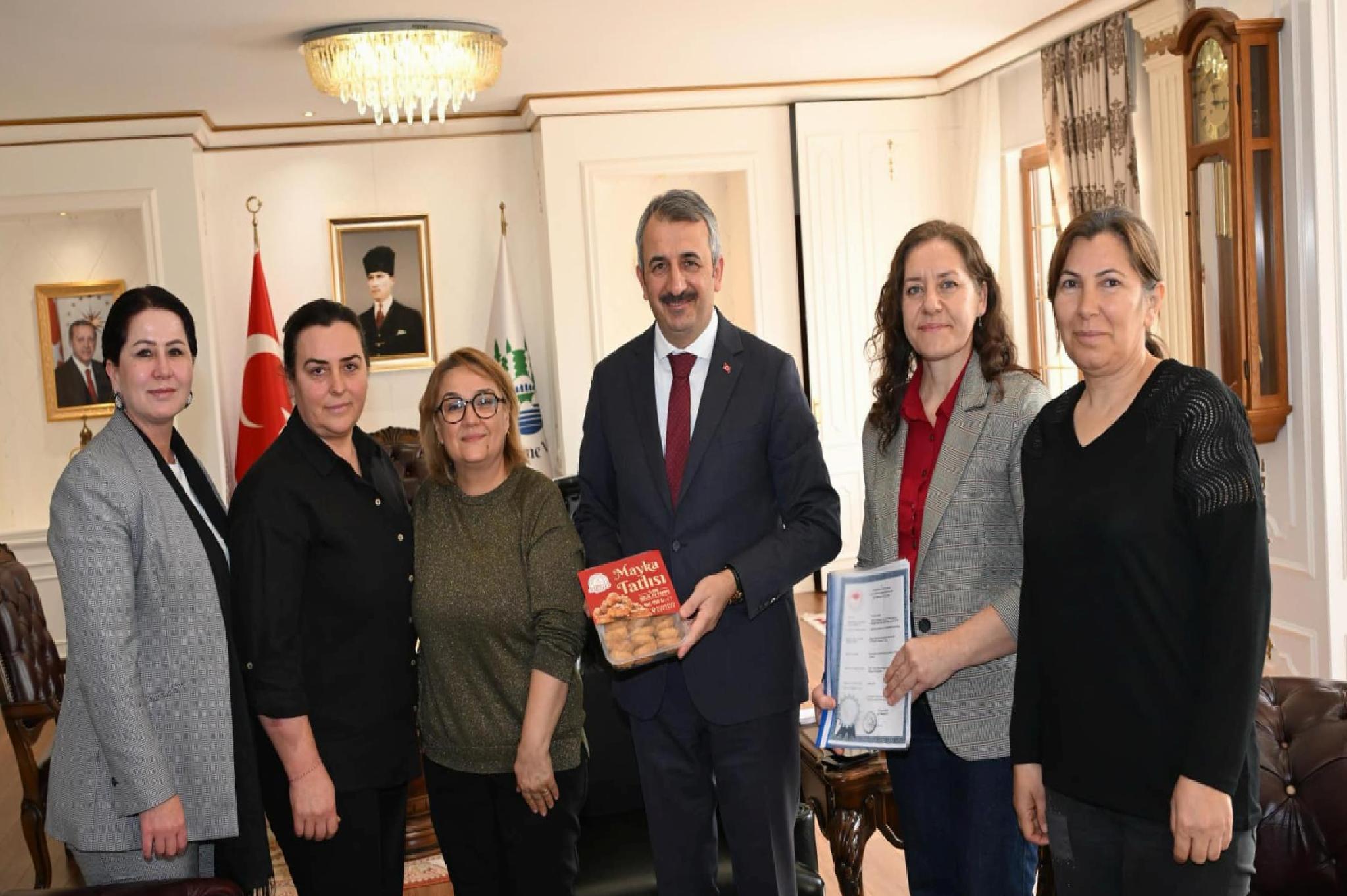uretici-kadinlardan-edirne-valisi-sezere-ziyaret-haberi-CvOhNJlH.jpg