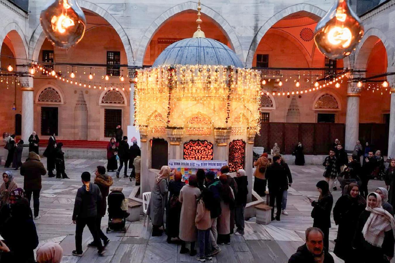 vakiflar-genel-mudurlugu-istanbulda-geleneksel-iftar-sofralari-kuruyor-haberi-r4N1OXGv.jpg