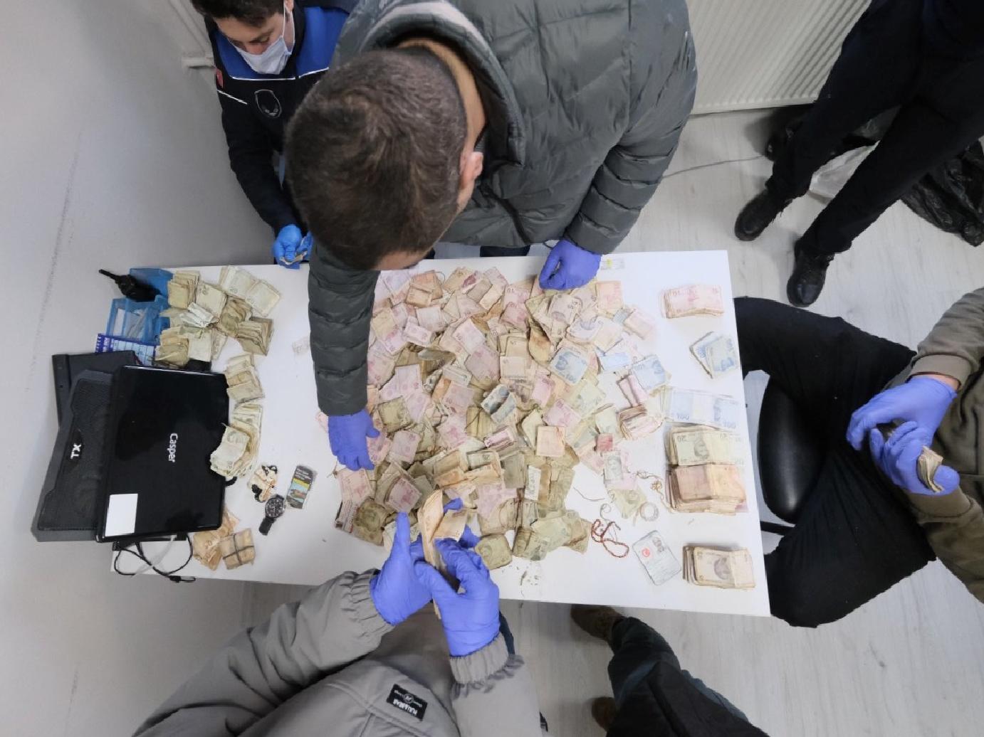 yalovada-zabitanin-yakaladigi-dilenciden-164-bin-lira-cikti-haberi-W5B7cROZ.jpg